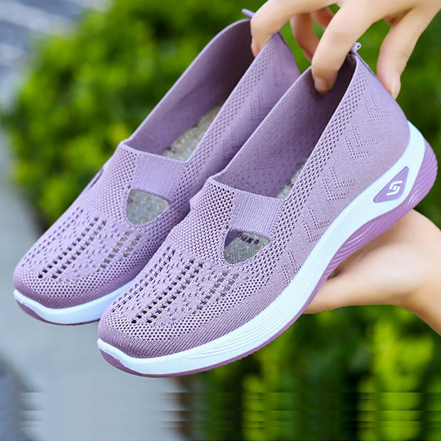 Hollow Out Cloth Shoes for Women Flats Mesh Breathable Walking Shoes t-Strap Sneakers Slip on Loafers Mother's Shoes New 2024